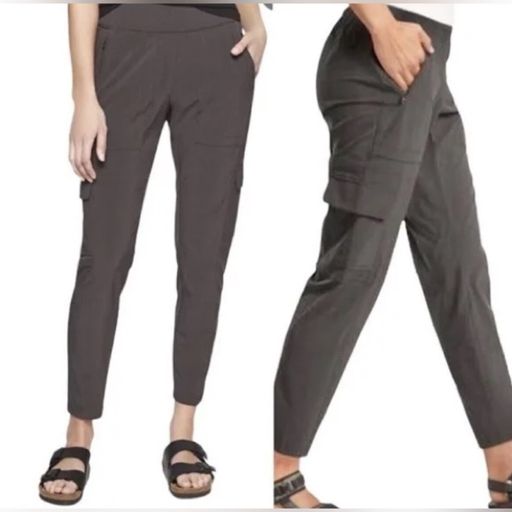 Athleta Chelsea Cargo Pants in Arbor Olive Green - women’s size 2